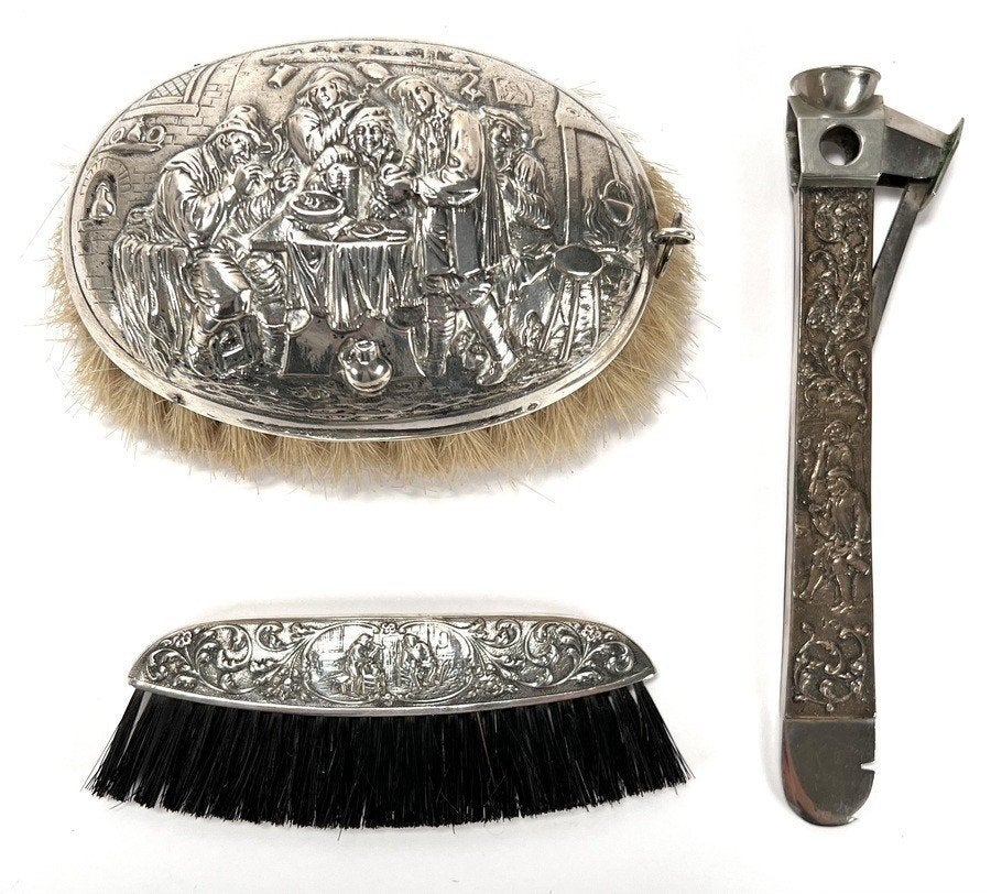 841. Zilveren kledingborstel, kam en sigarenknipper, 1900, Ophalen of Verzenden, Zilver