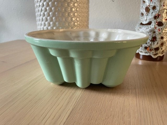 Petrus regout puddingvorm groen retro vintage, Gebruikt, Overige merken, Ophalen of Verzenden, Schaal of Schalen