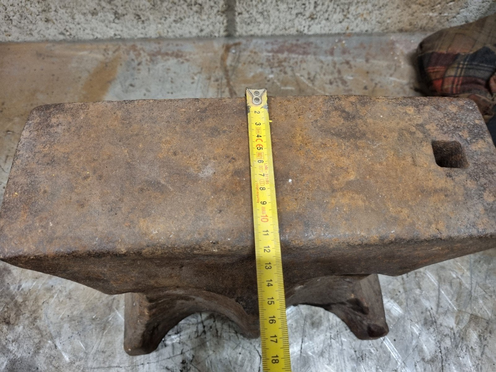 Foto 8 van Kerkraam aambeeld 75 kg, smeden smederij smidse werkplaats