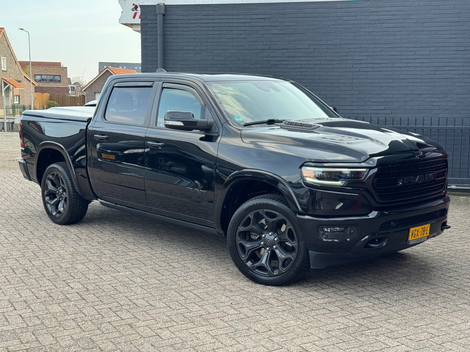 Dodge RAM Dodge RAM 2021 Limited 200lpg, Auto's, Automaat, 5654 cc, Zwart, Vierwielaandrijving