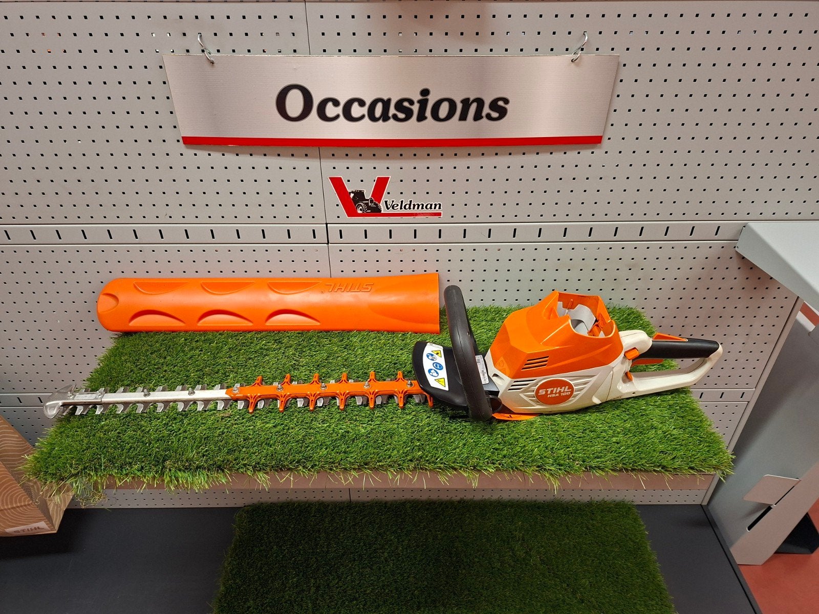 Stihl HSA 100 heggenschaar - 2023 - 60cm blad, Ophalen, Zo goed als nieuw, Accu, Stihl