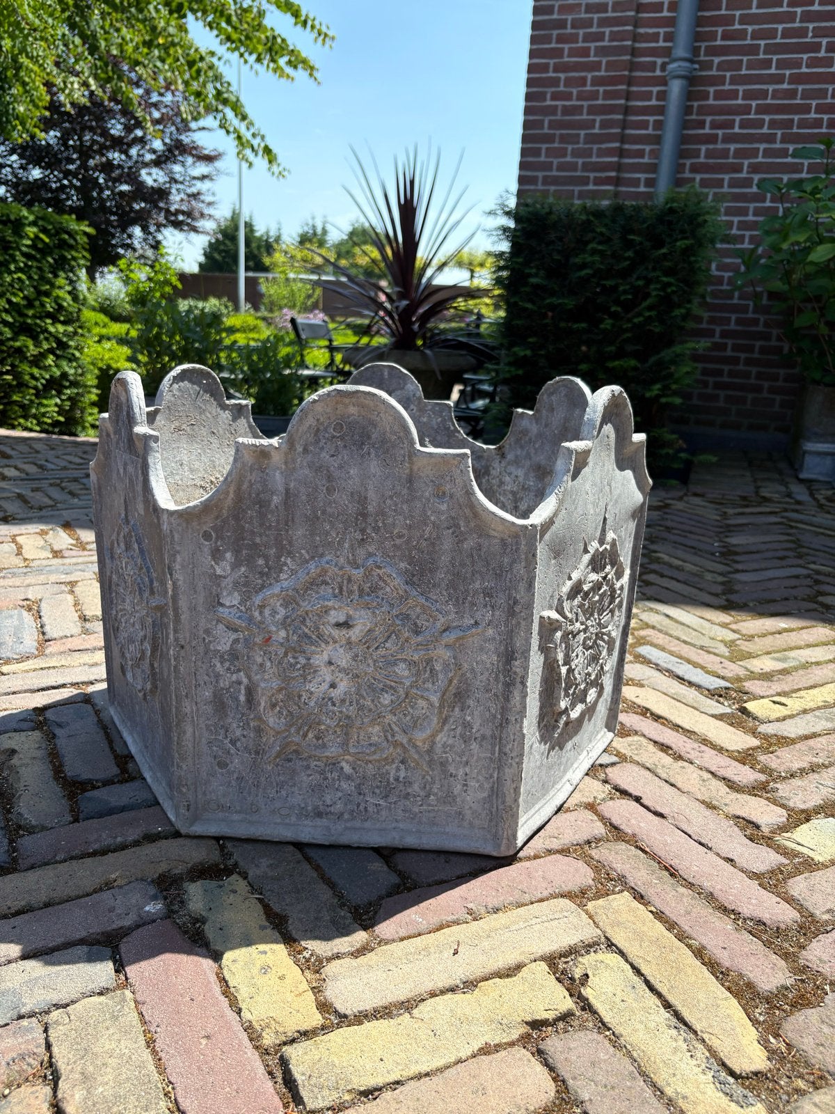 Decoratieve bloempot van lood, Ophalen, Gebruikt, Balkon, Beton