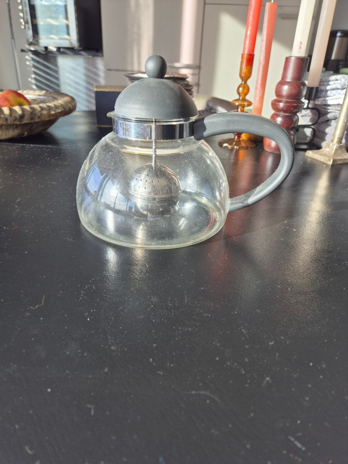 Glazen theepot met thee 'ei' erin voor losse thee, Ophalen