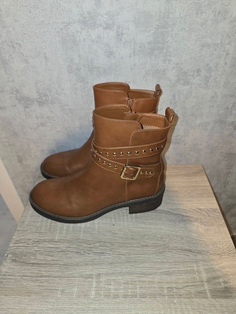 Bruine laarzen met studs - Maat 40, Kleding | Dames, Schoenen, Bruin, Lage of Enkellaarzen, Ophalen of Verzenden, Zo goed als nieuw