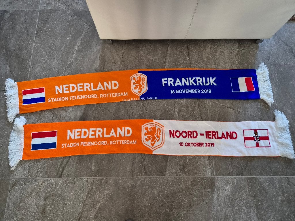 Sjaals Nederland - Frankrijk en Nederland - Noord-Ierland, Verzamelen, Sportartikelen en Voetbal, Ophalen of Verzenden, Zo goed als nieuw