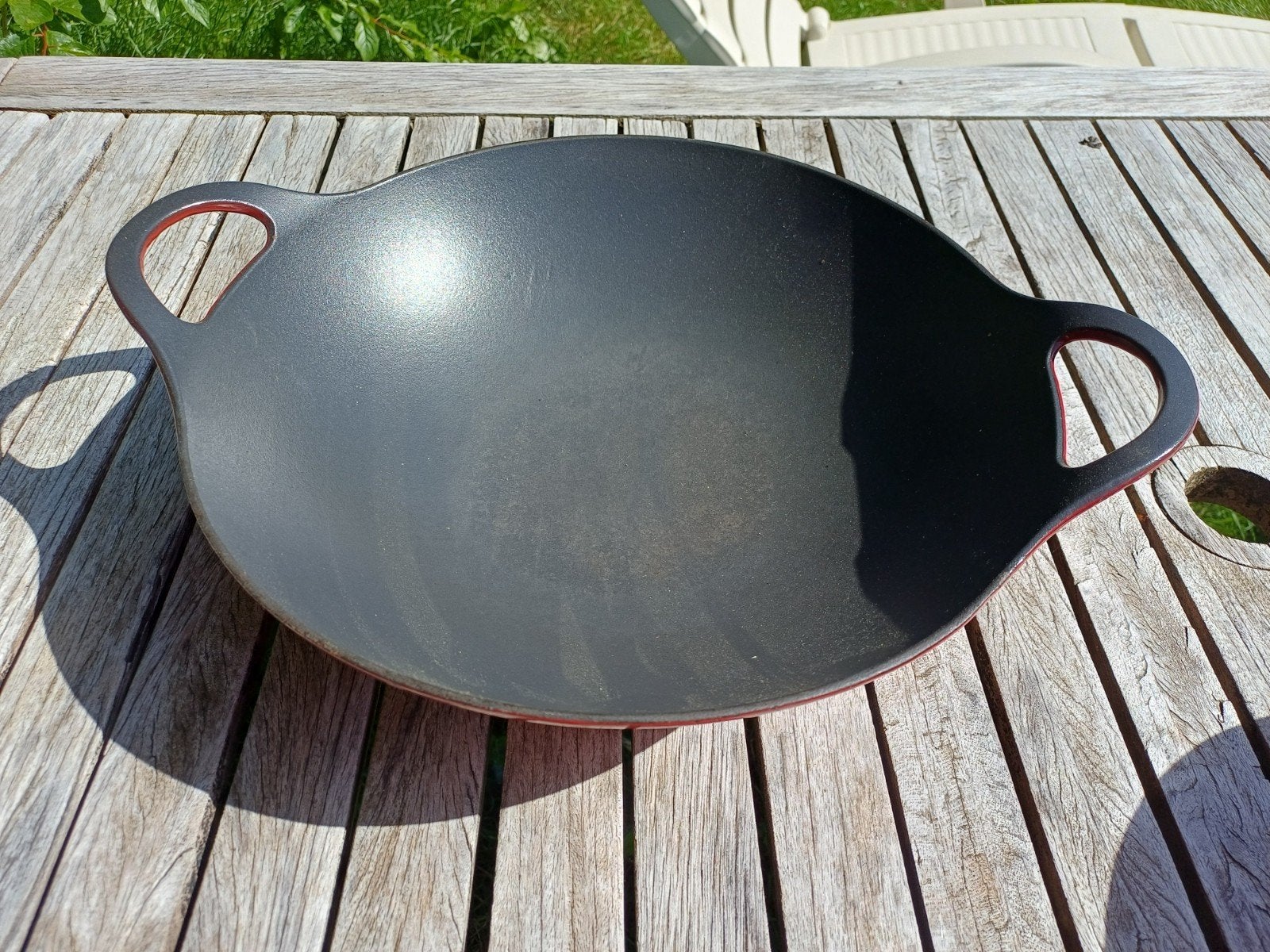 Gietijzeren Wokpan - Rood/Zwart, Huis en Inrichting, Keuken | Potten en Pannen, Ophalen, Gebruikt, Gietijzer, Keramische plaat