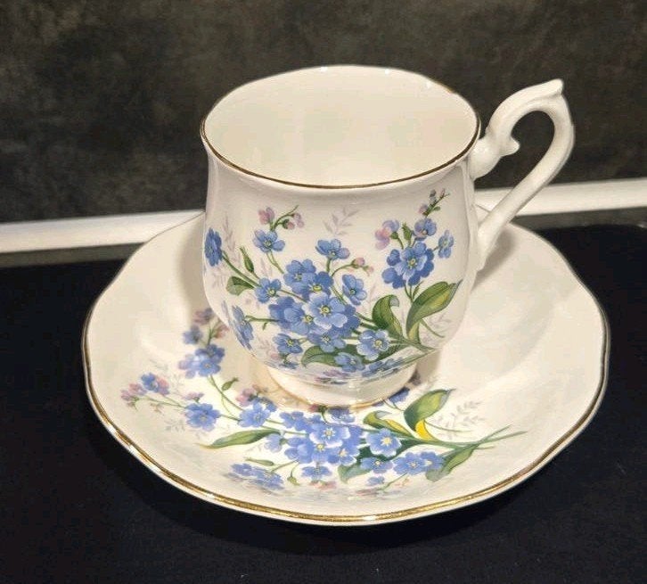 Royal Albert klein model, Verzamelen, Porselein, Kristal en Bestek, Ophalen of Verzenden, Zo goed als nieuw, Porselein, Kop en/of schotel