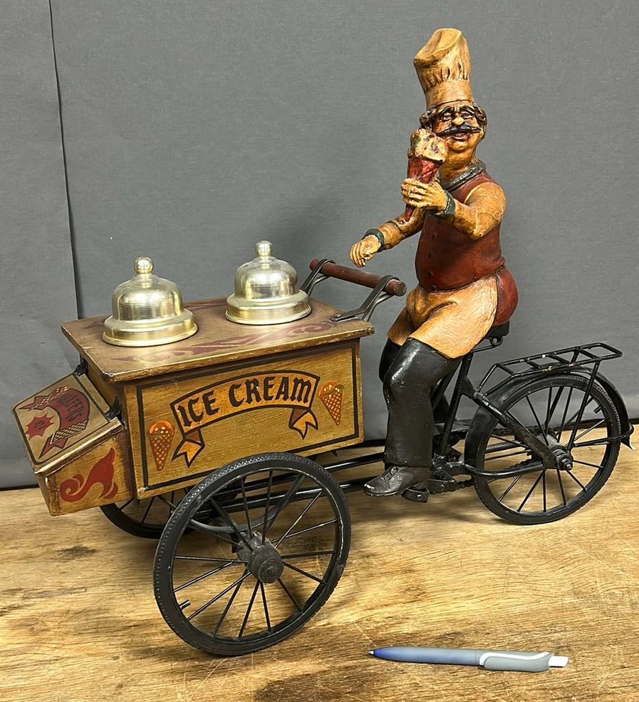 Bakfiets met ijs verkoper. 58 cm lang. 49 cm hoog., Ophalen of Verzenden, Zo goed als nieuw, Hout, Landelijk