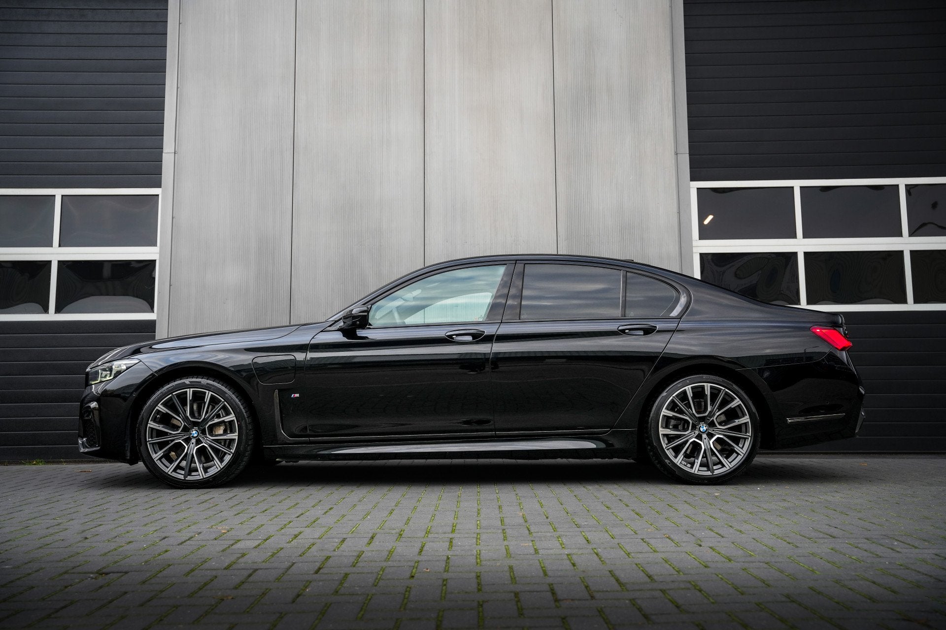 BMW 7 Serie 745e 395 pk High Executive M-Sportpakket /LED-Ko, Auto's, Achterwielaandrijving, Gebruikt, 394 pk, Bedrijf