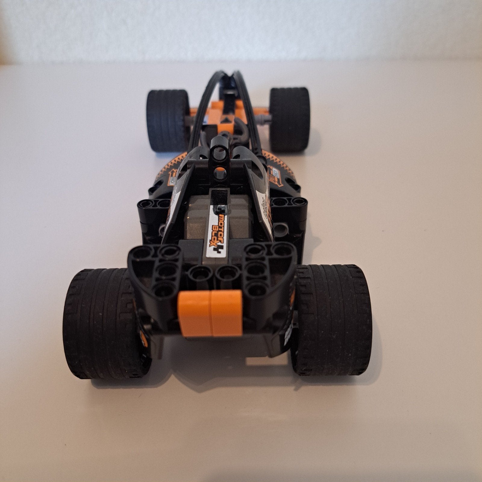Foto 7 van Lego Technic 42026 Zwarte Racewagen.
42026 Zwarte Racewagen