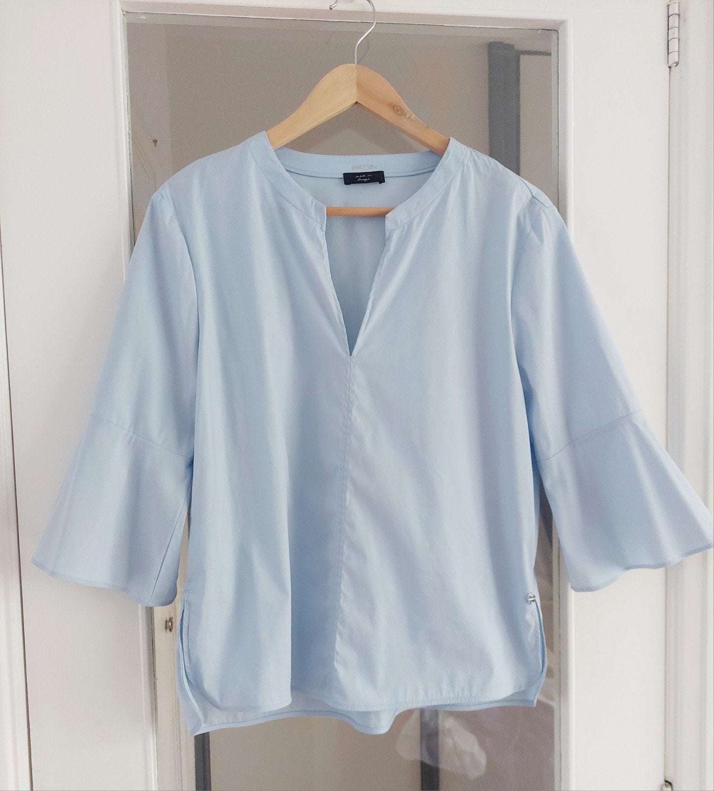Marc Cain lichtblauwe blouse met klokmouwen - Maat N2 (38/40, Maat 38/40 (M), Marc Cain, Blauw, Ophalen of Verzenden