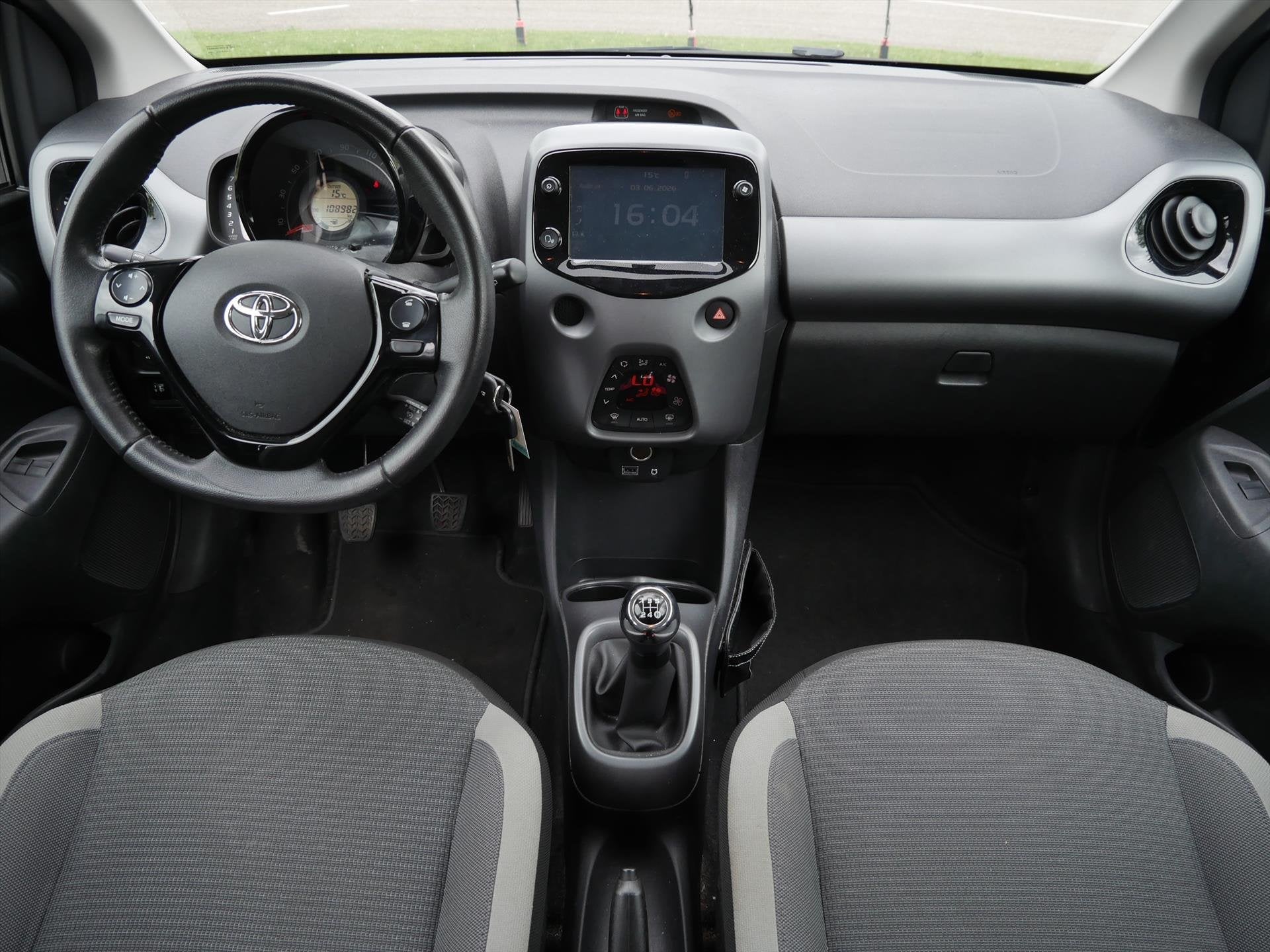TOYOTA Aygo 1.0 VVT-i 72pk 5D X-Cite | Camera | CarPlay | Le, 12 maanden, Stof, Gebruikt, Zwart