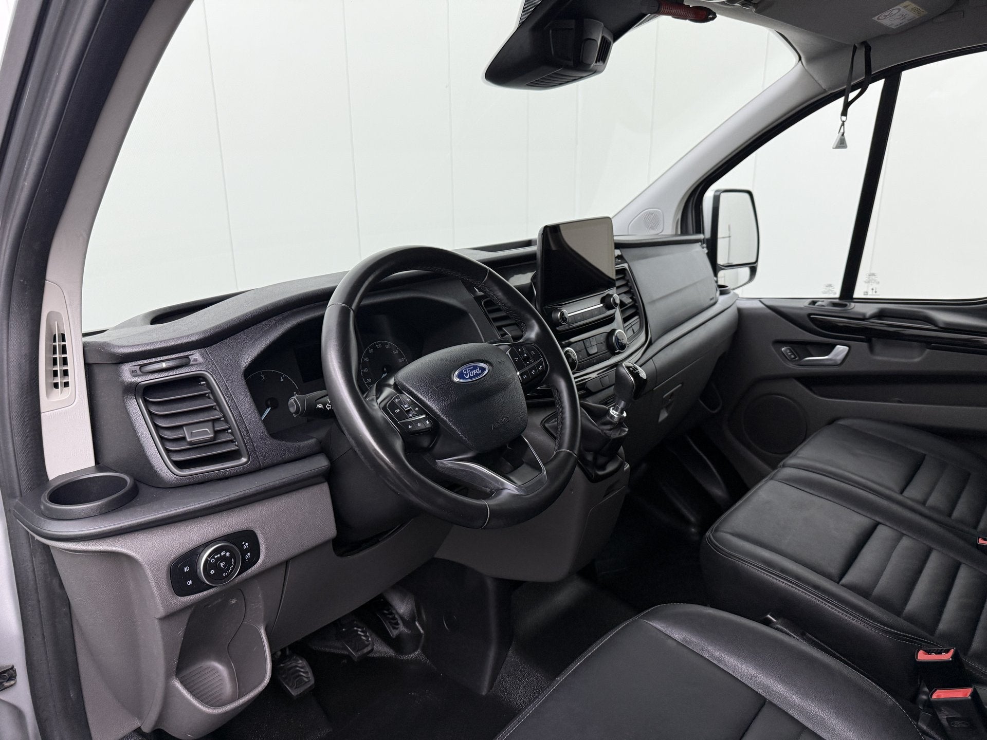 Ford Transit Custom 2.0TDCI 130PK Trail | Leder | 2xSchuifde, Voorwielaandrijving, Dealer onderhouden, 4 cilinders, 2500 kg