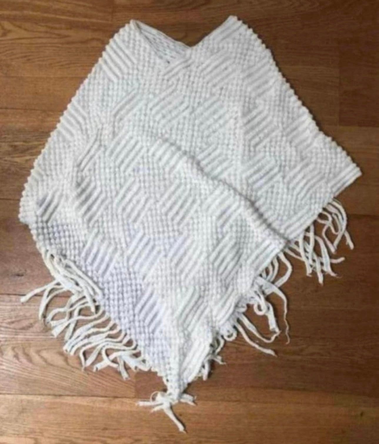 Gebreide poncho met franjes - wit - bohemian style, Ophalen of Verzenden, Zo goed als nieuw