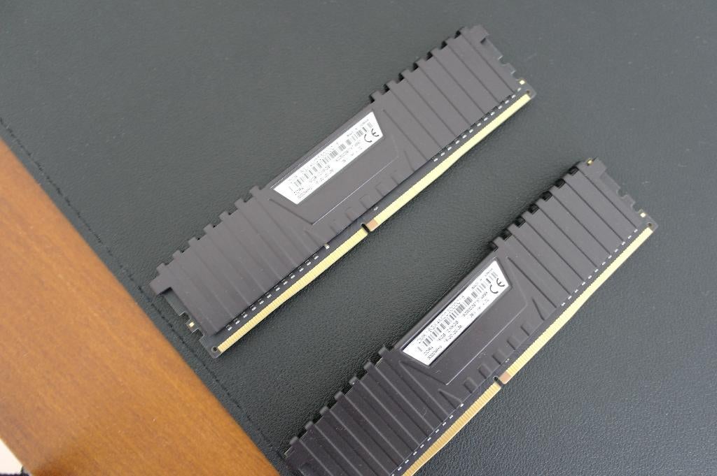 corsair 32gb 4 x 8gb, 32 GB, DDR4, Ophalen of Verzenden, Zo goed als nieuw