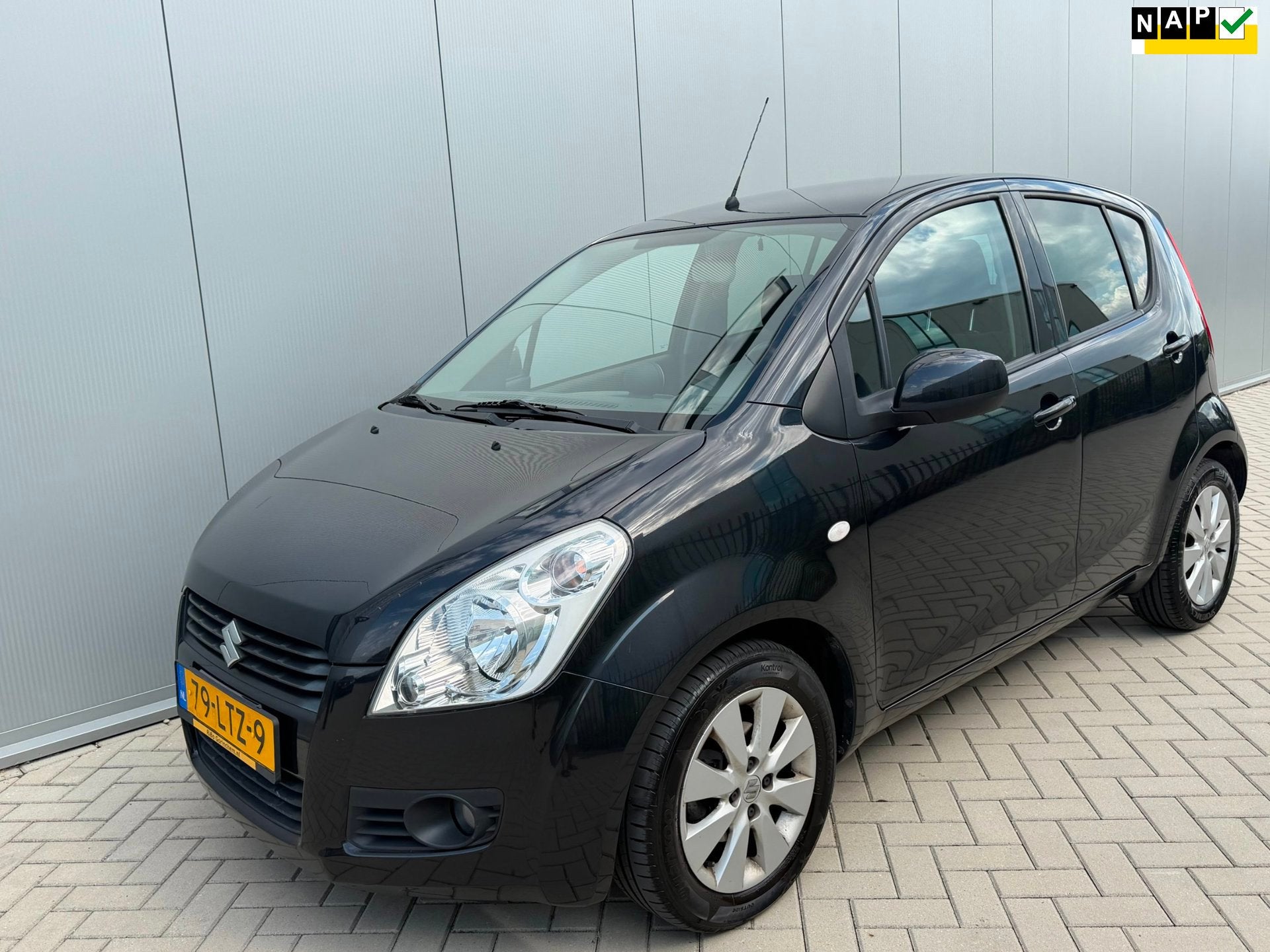Suzuki Splash 1.0 Exclusive, Stof, Gebruikt, 31 €/maand, Zwart