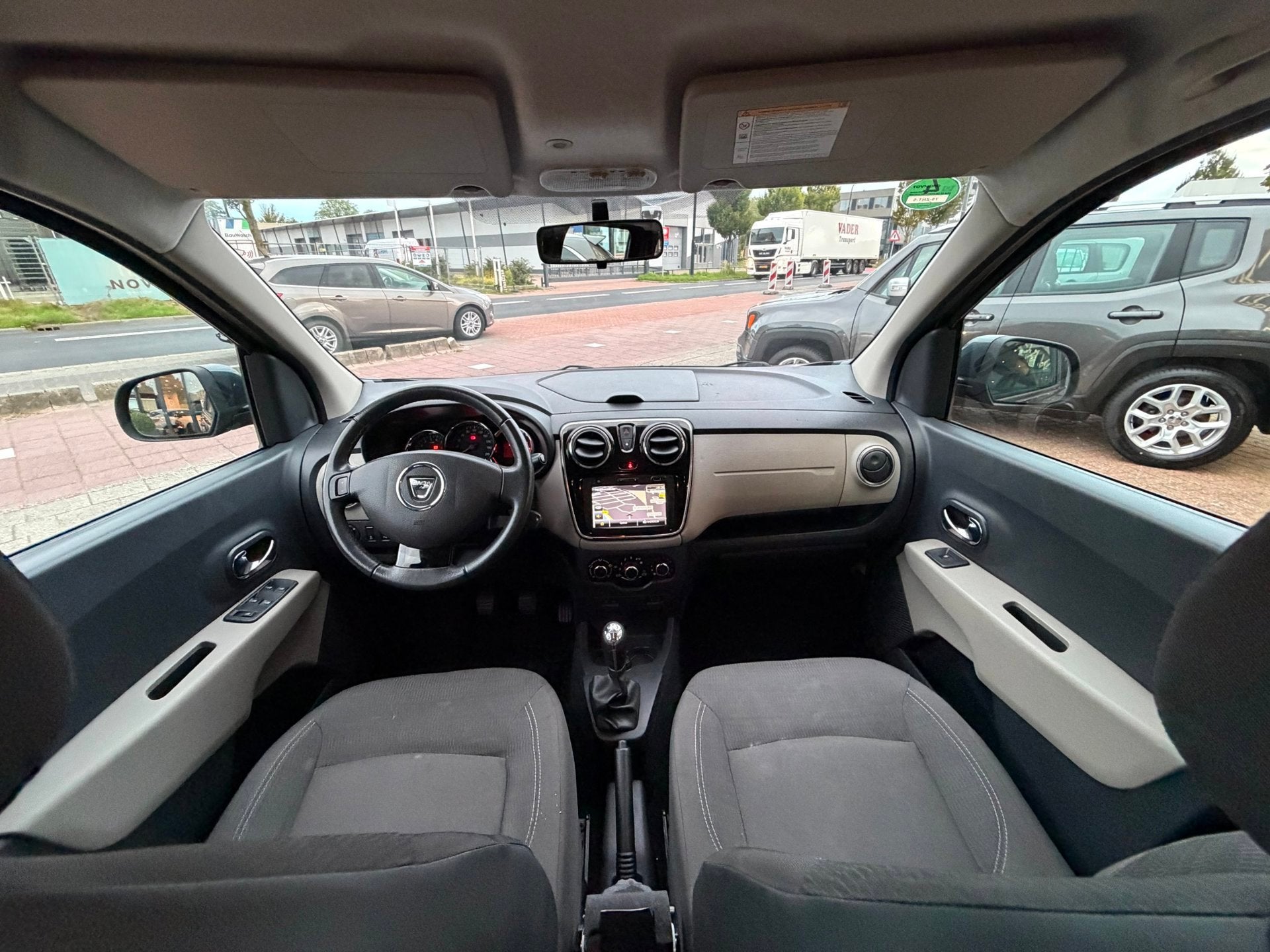 Dacia Lodgy 1.2 TCe Prestige 7p. Airco|NAVI|Nieuwe Ketting!, Auto's, Voorwielaandrijving, Stof, Gebruikt, 4 cilinders