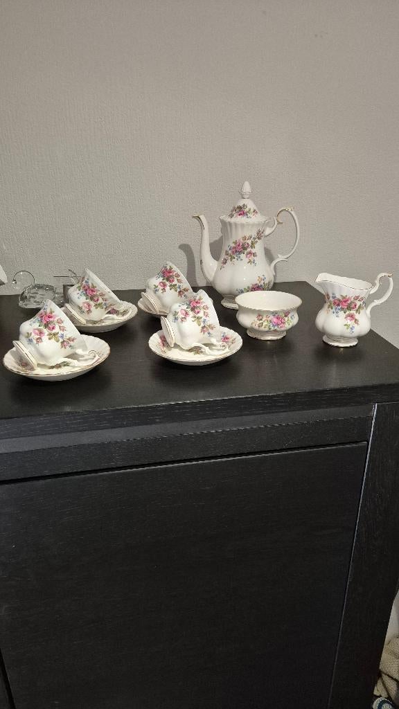 Royal Albert  servies, Ophalen