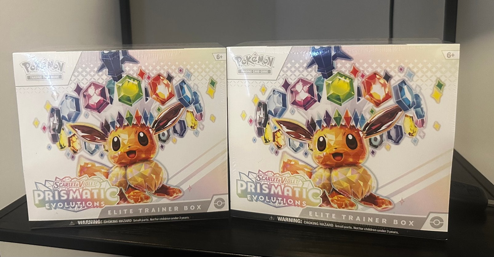 Pokémon Prismatic Evolutions ETB Geseald nog 8x Beschikbaar, Verzenden, Nieuw, Boosterbox