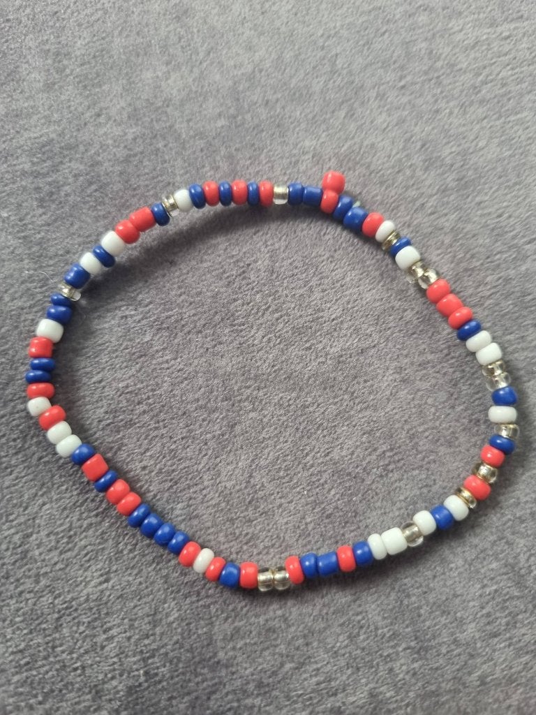 rood wit blauw armband voetbal (voor goed doel), Sieraden, Tassen en Uiterlijk, Armbanden, Overige kleuren, Nieuw, Ophalen of Verzenden