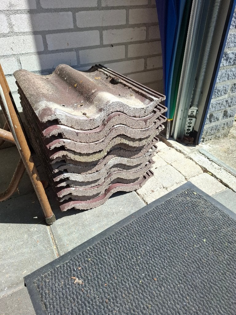 11 dakpannen voor weinig, Ophalen, Steen of Klei, Zo goed als nieuw, Minder dan 5 m²