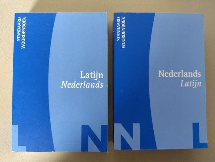 Aerts - Standaard woordenboek Nederlands Latijn set van 2, Ophalen of Verzenden, Zo goed als nieuw, Aerts