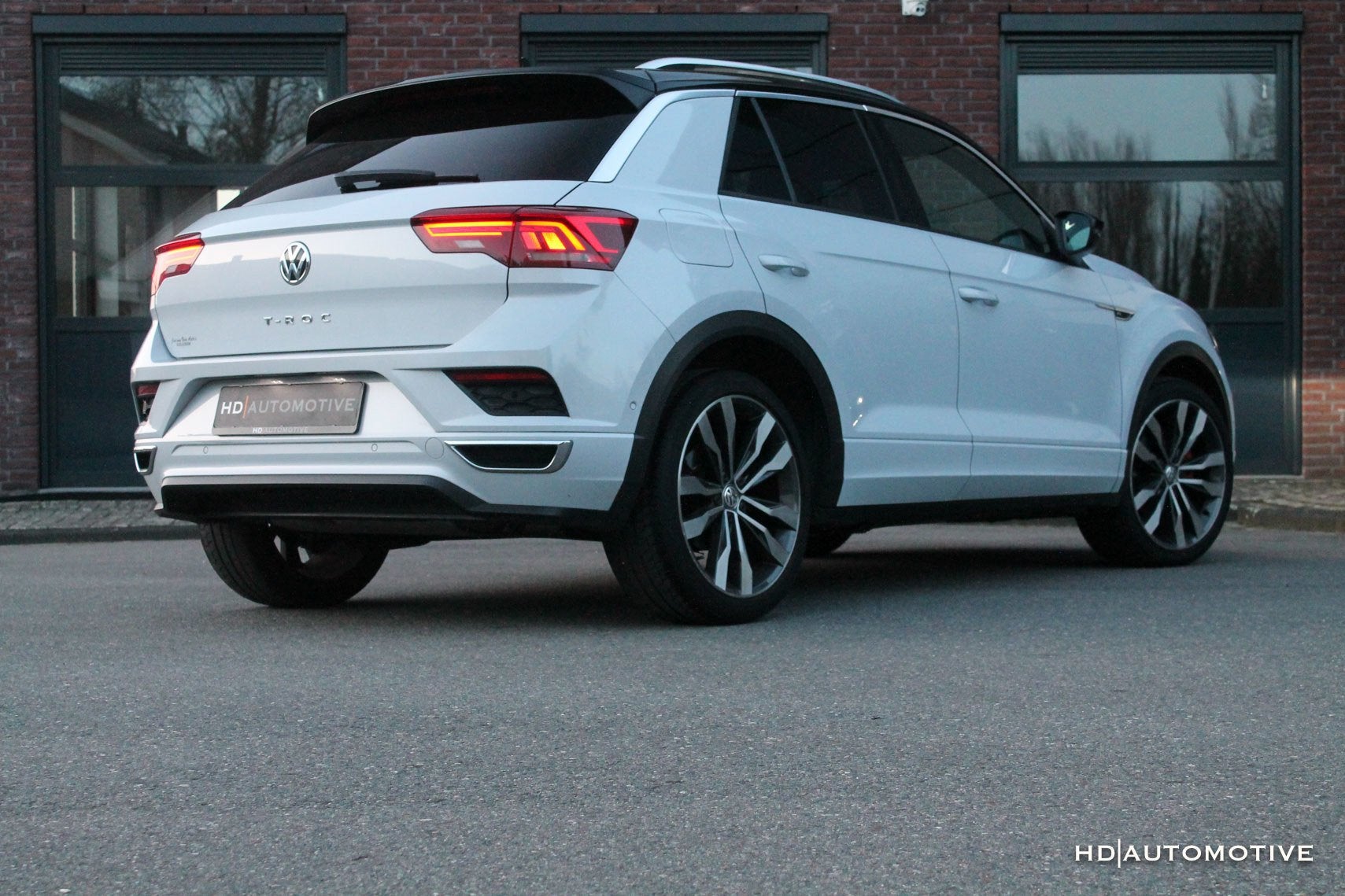 Volkswagen T-Roc 1.5 TSI DSG 3xR-Line VIRTUAL ACC CAMERA, Auto's, Volkswagen, 4 cilinders, 150 pk, Alcantara, Wit