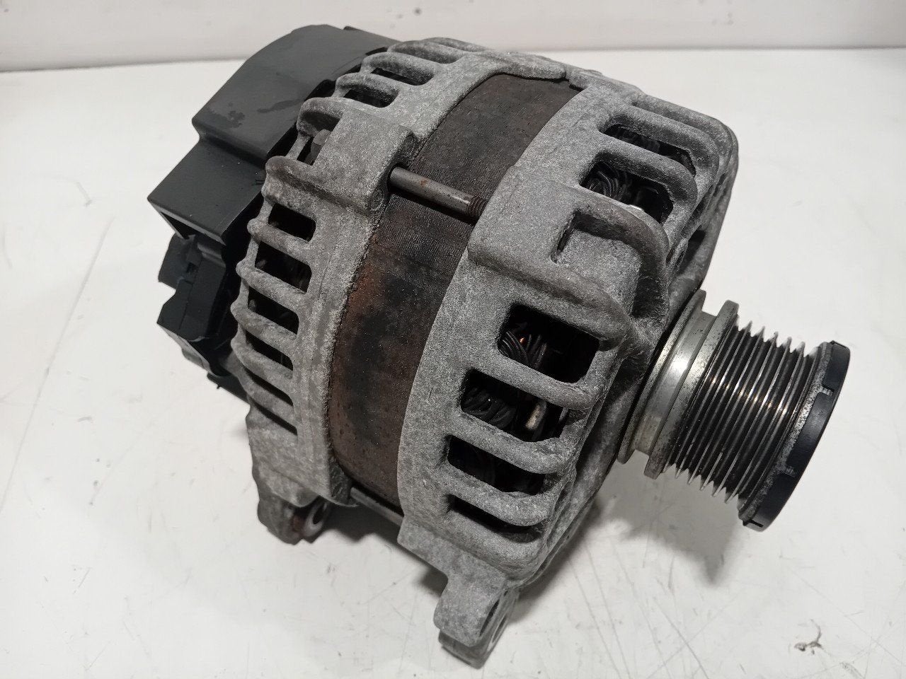 Dynamo Audi A4, Auto-onderdelen, Onderdelen@venauto.nl, Van der Ven Autorecycling B.V., Gebruikt, Ettenseweg 76, 4706 PB Roosendaal, The Netherlands