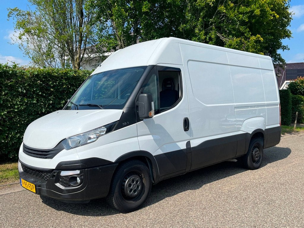 Iveco Daily 35S14 L2H2 Euro 6 | Airco | 3500kg trekgewicht, Auto's, Bestelauto's, Startonderbreker, Gebruikt, Iveco, Wit