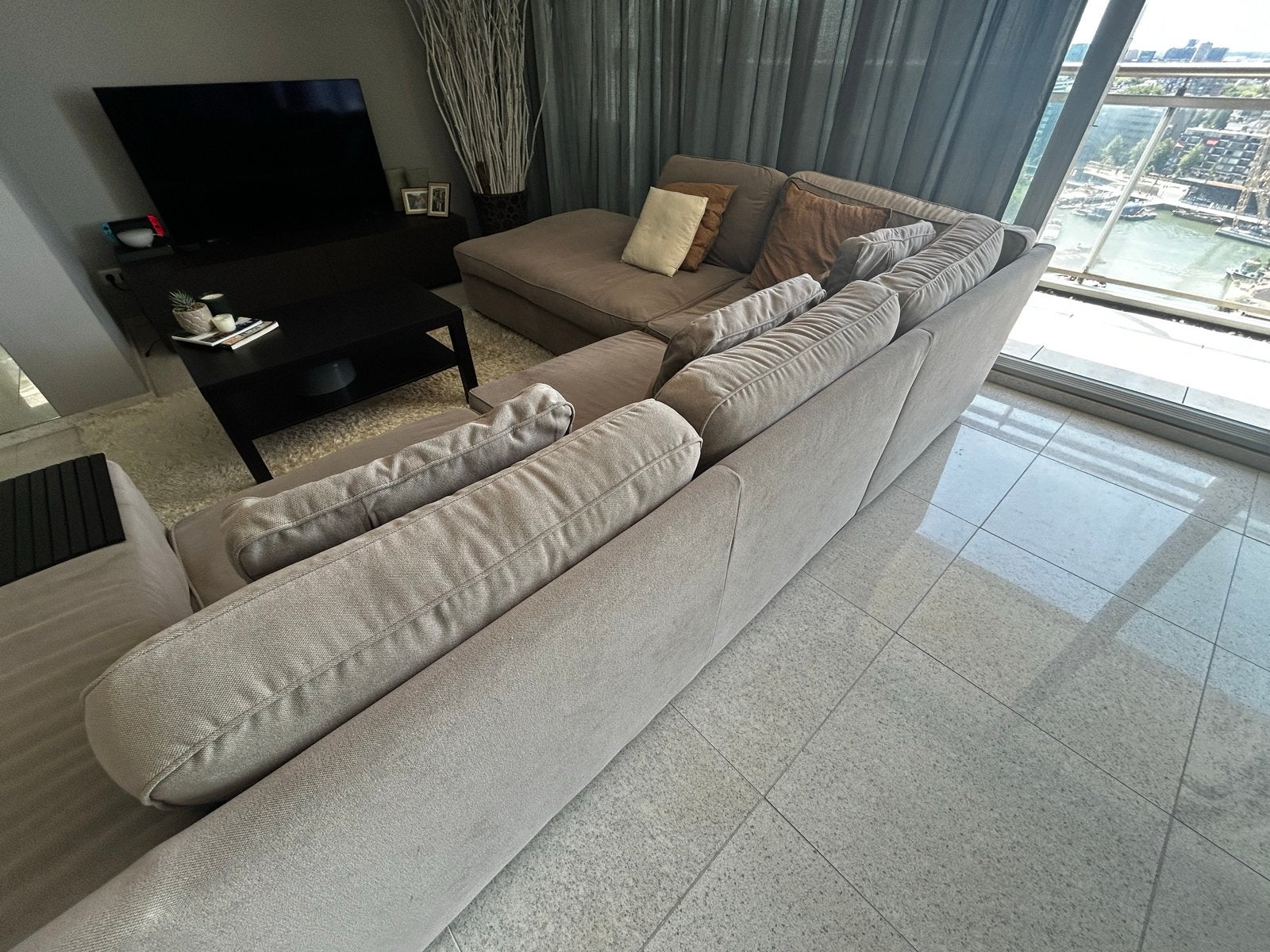 Comfortabele grijze hoekbank met chaise longue rechts, Ophalen, 250 tot 300 cm, Gebruikt, 100 tot 125 cm