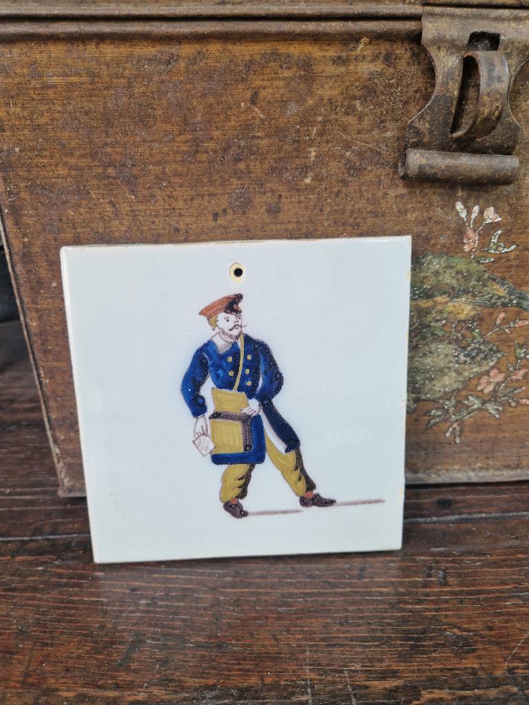 oude tegel - postbode, Antiek en Kunst, Ophalen of Verzenden