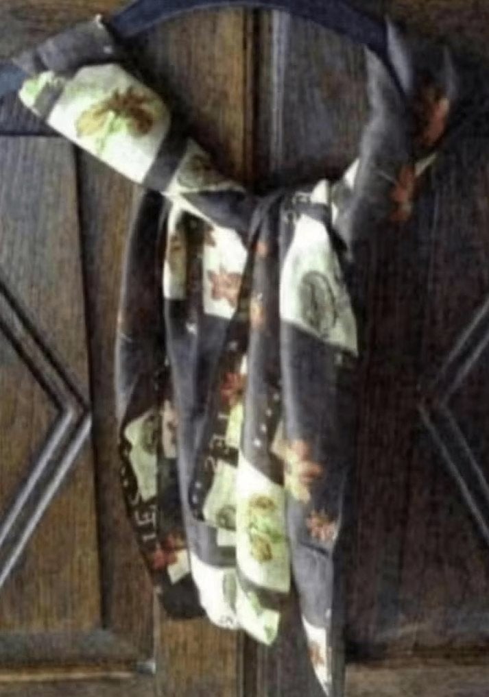 Sjaal, shawl, das, doek herfstafbeeldingen kleuren; 140 * 35, Ophalen of Verzenden, Zo goed als nieuw, Maat 38/40 (M), Sjaal