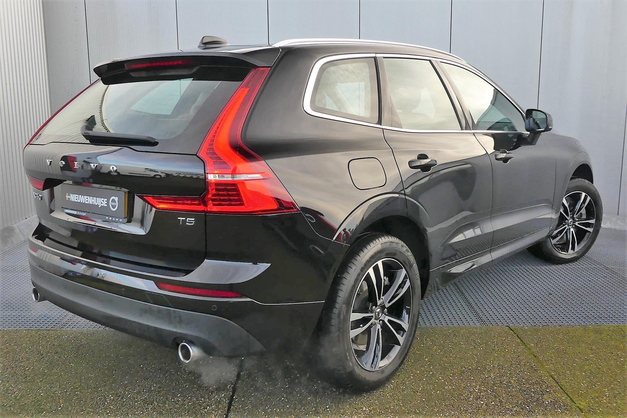 Volvo XC60 2.0 T5 Momentum | Trekhaak | Lederen Bekleding |, 12 maanden, Gebruikt, Euro 6, 4 cilinders
