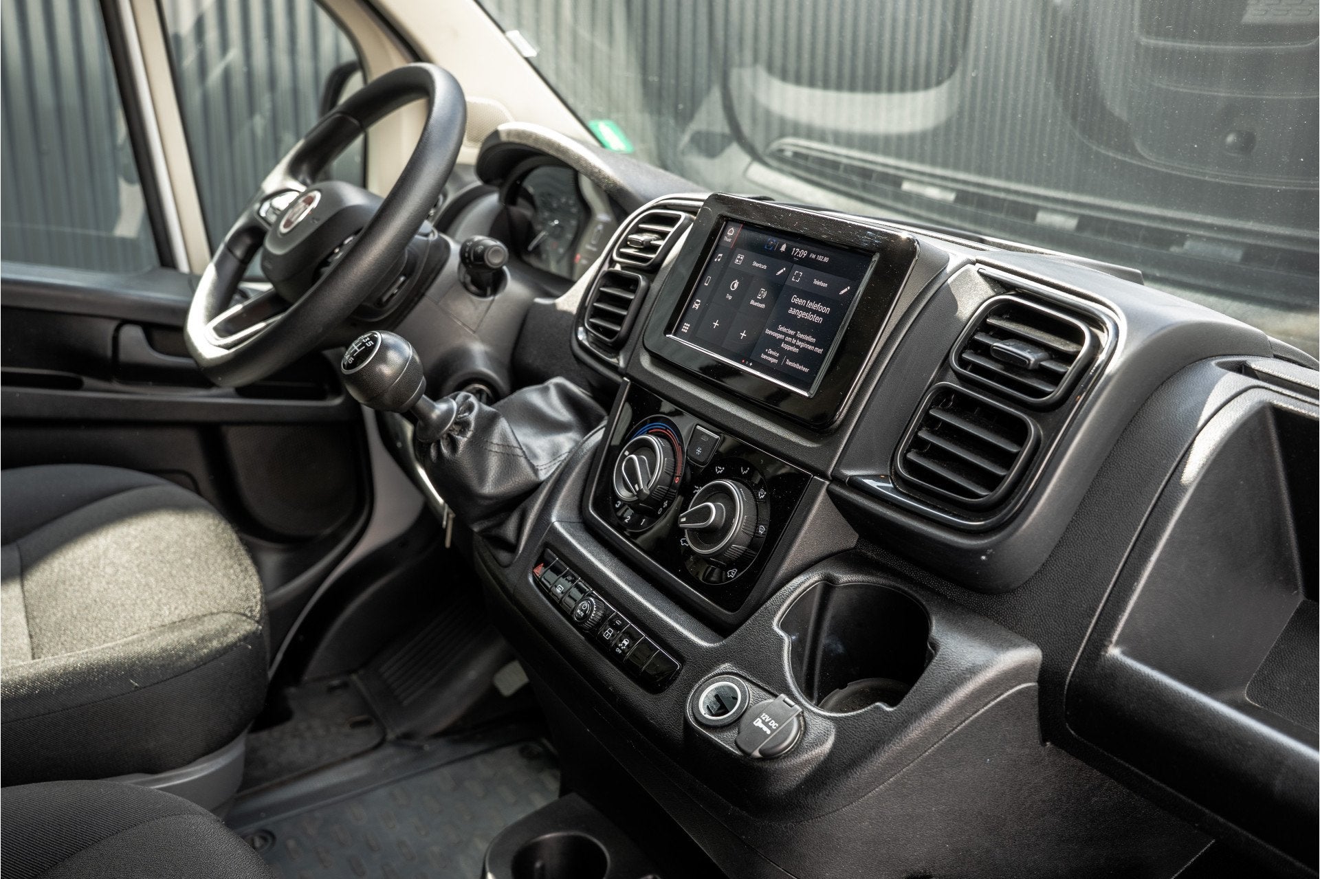 Fiat Ducato MultiJet 140PK | Bakwagen met laadklep | Camera, Voorwielaandrijving, Gebruikt, Zwart, 4 cilinders