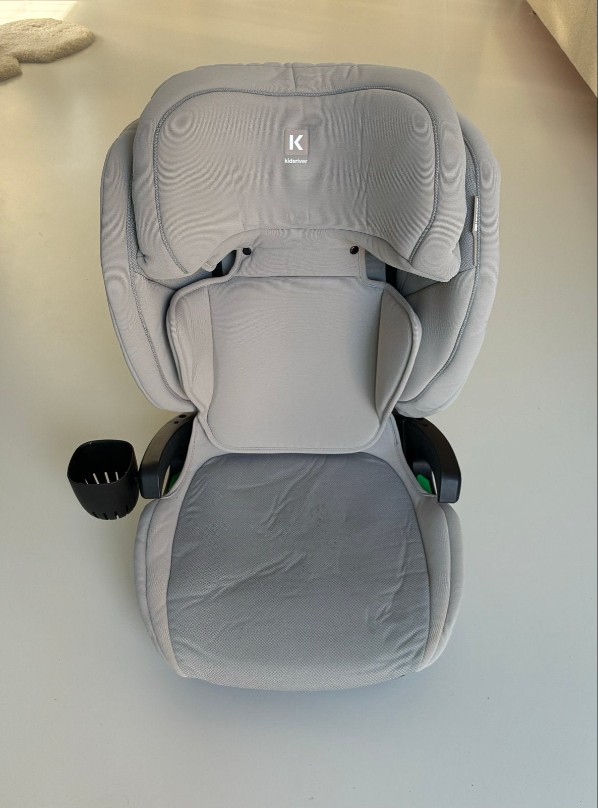 Kidsriver OMEGA-S Clay autostoel - Zo goed als nieuw