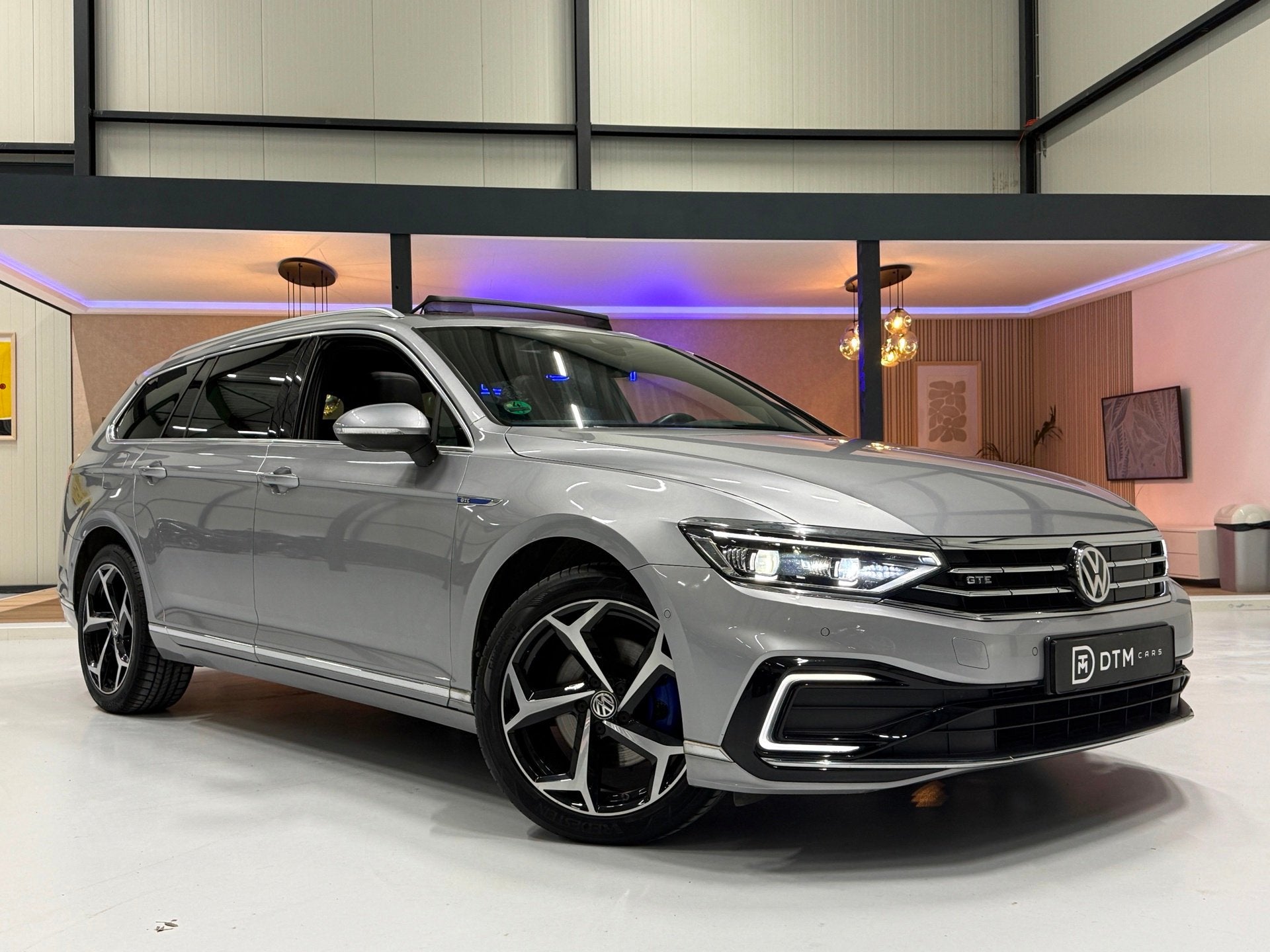 Volkswagen Passat Variant GTE 218pk DSG | Pano | Trekhaak |, Dealer onderhouden, 4 cilinders, Adaptive Cruise Control, Nieuw