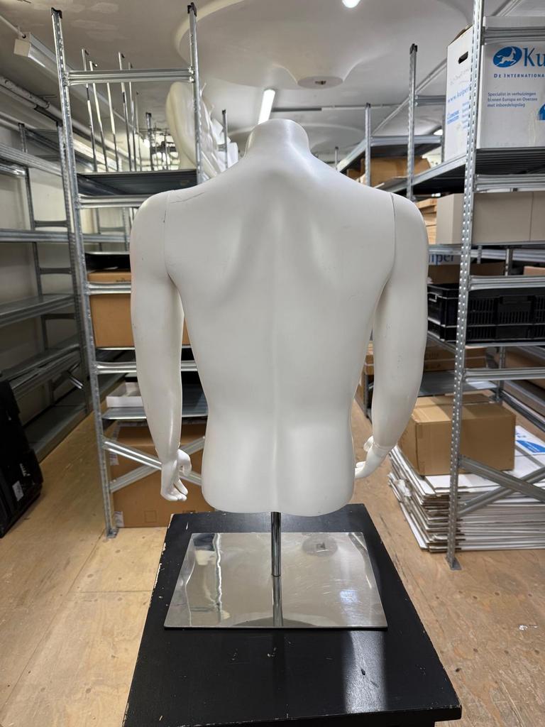 5 Witte Mannen Torso's met Zilverkleurige Standaard, Ophalen