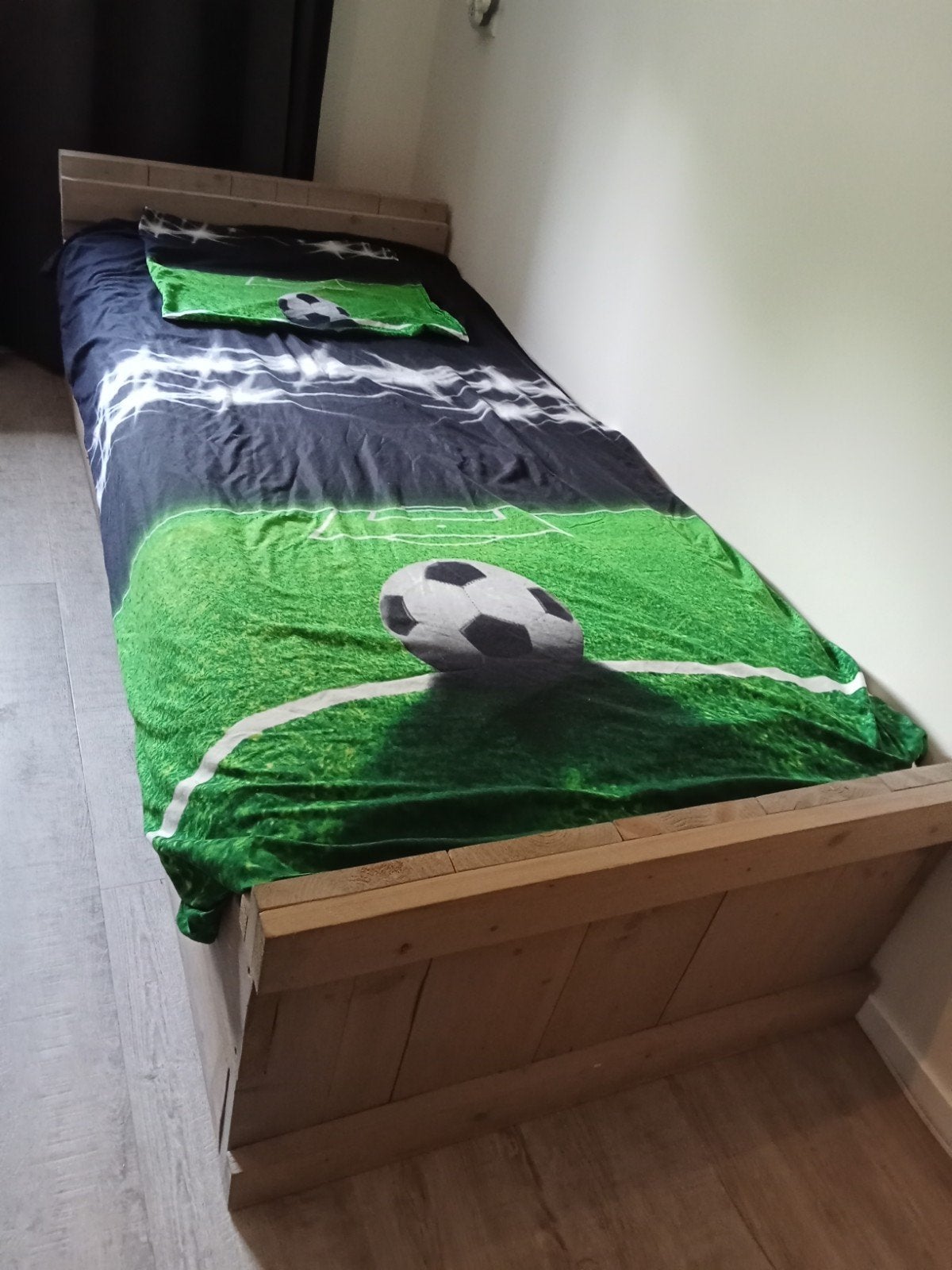 Steigerhout stevig 1 persoons bed met opberglades op wielen, Ophalen, Gebruikt, Eenpersoons