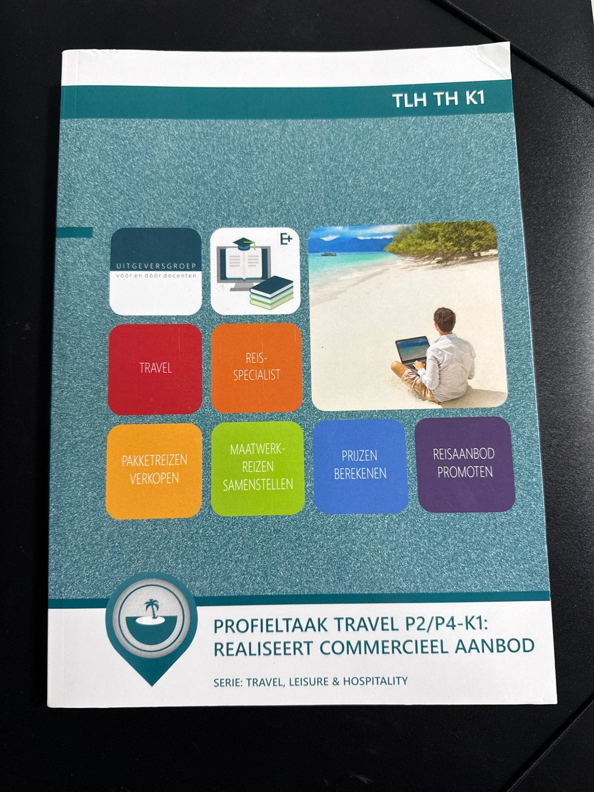 Profieltaak Travel P2/P4-K1: Realiseert Commercieel Aanbod, Ophalen of Verzenden, Zo goed als nieuw, MBO