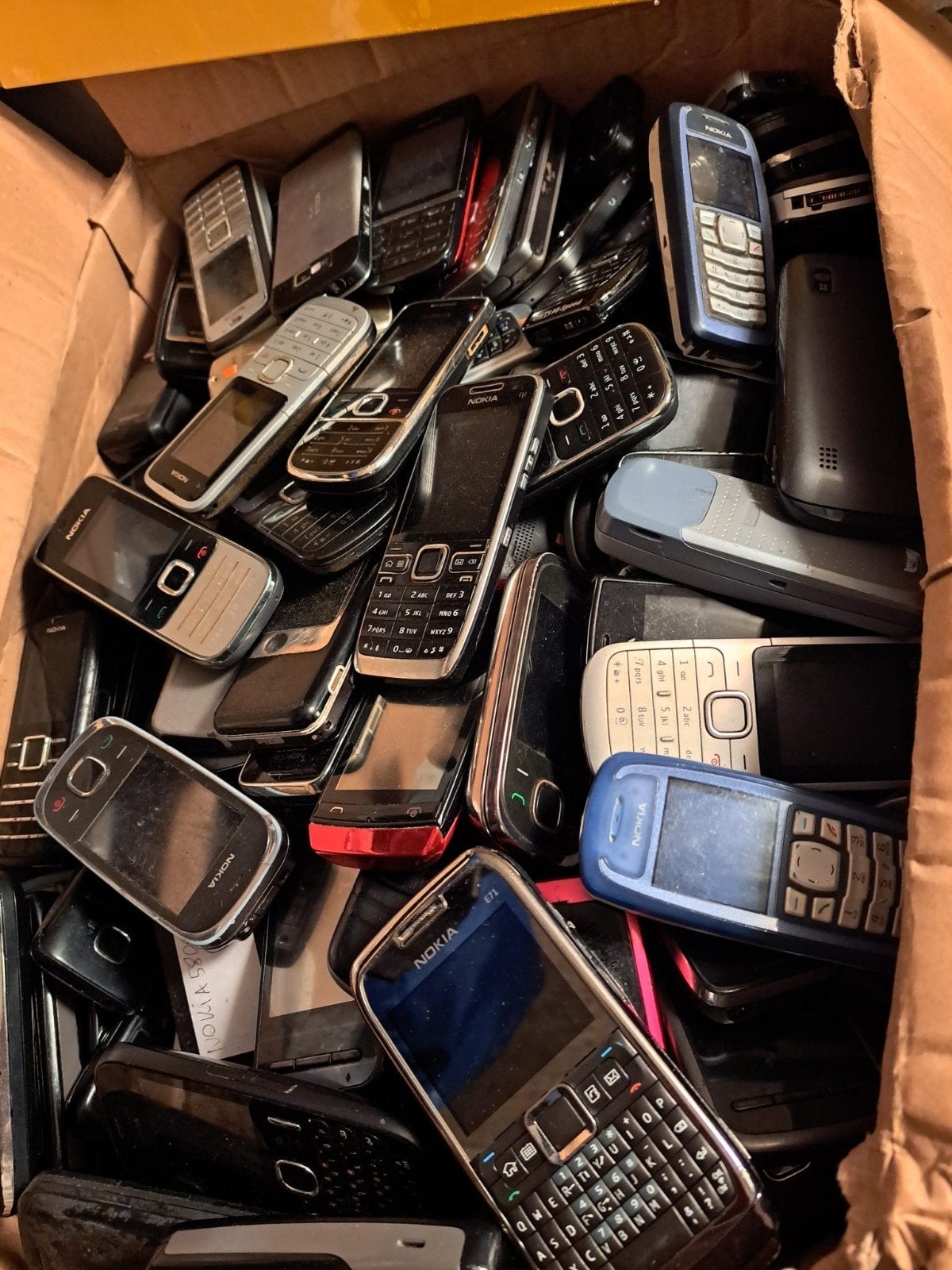 TE KOOP PARTIJ VAN 700 STUKS OUD NOKIA, Telecom, Zwart, Ophalen of Verzenden, Telecom