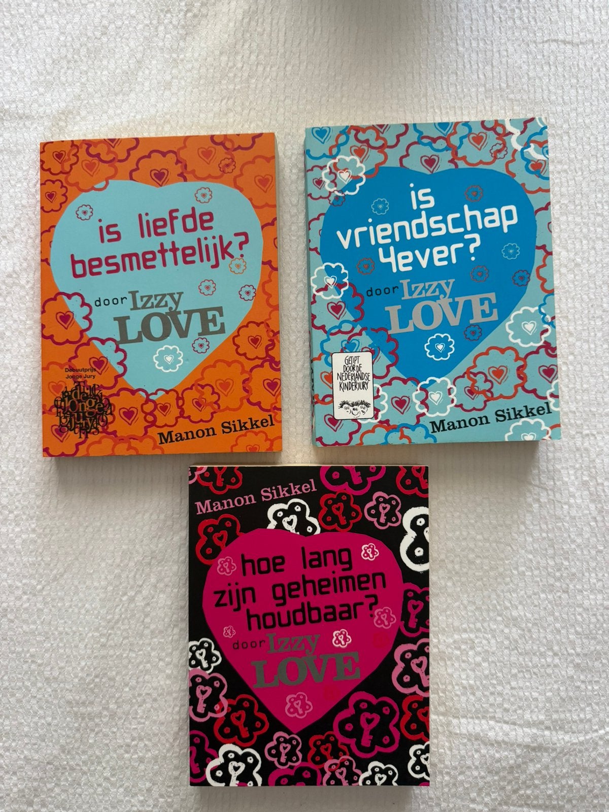 Boeken Manon Sikkel, Izzy Love, Boeken, Ophalen of Verzenden, Zo goed als nieuw, Spiritualiteit algemeen, Verhaal of Roman