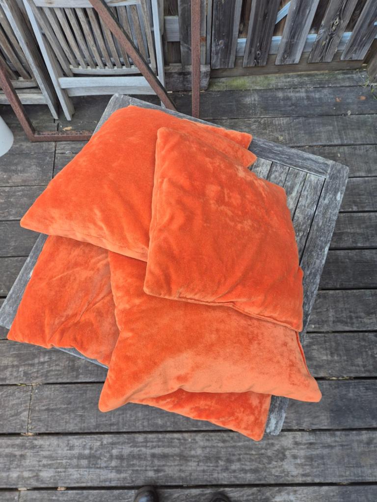 Set van 4 oranje fluwelen kussens, Ophalen of Verzenden, Zo goed als nieuw, Oranje, Vierkant