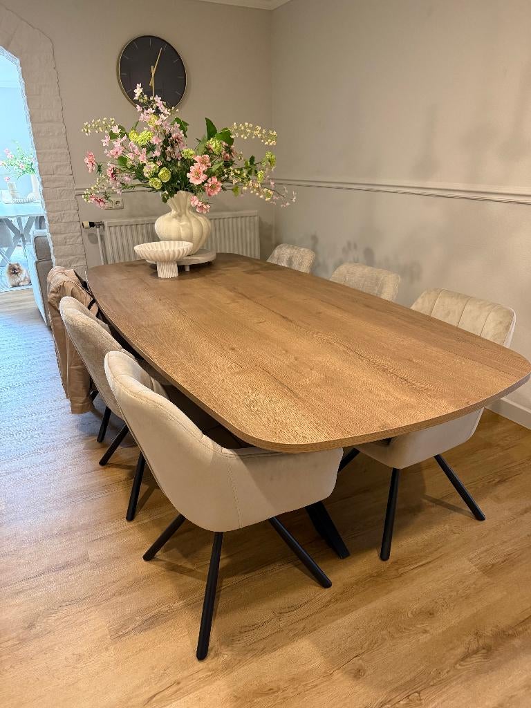 Foto 22 van Nieuwe Deens ovale eettafels met draaibare eetkamerstoelen