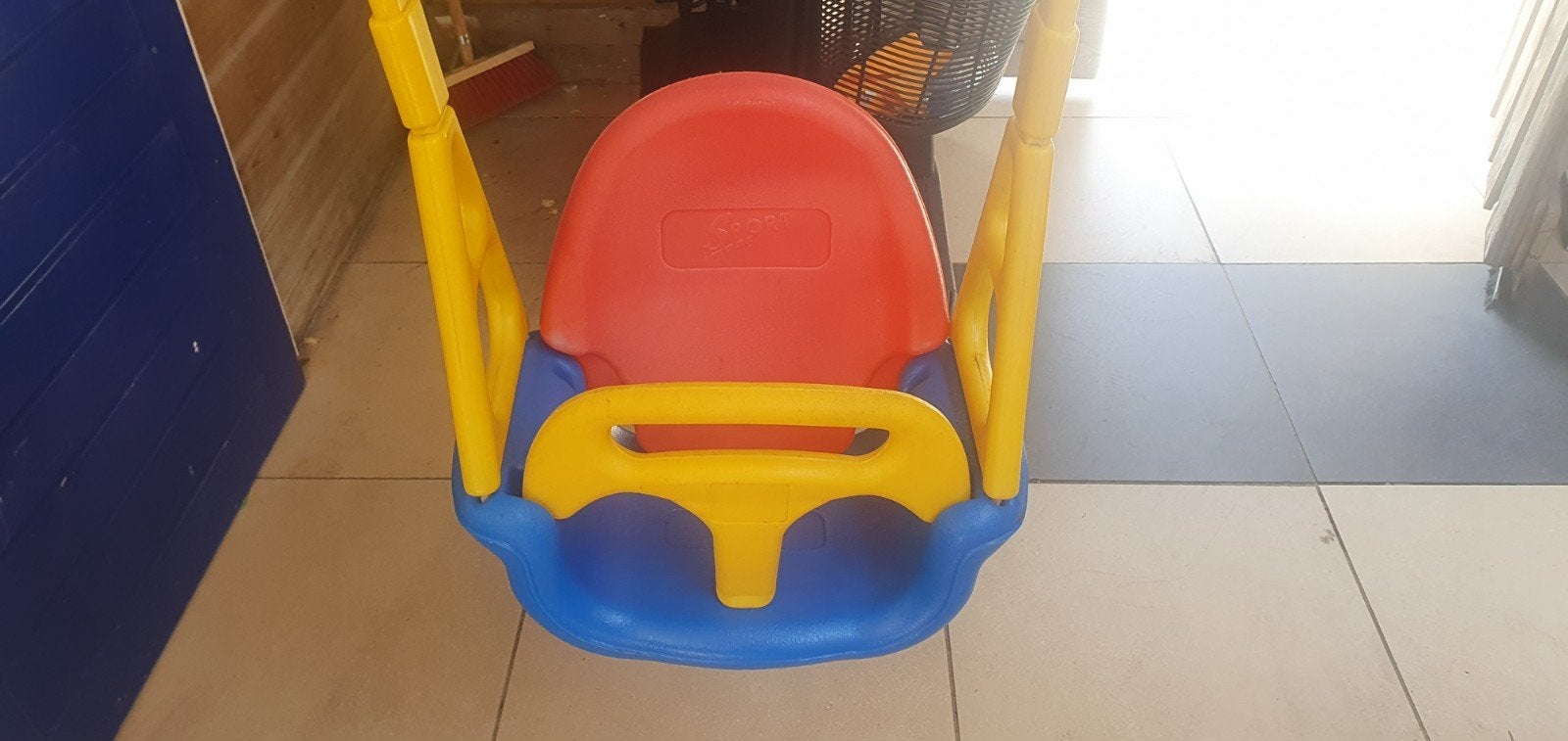 Kleurrijke babyschommel voor urenlang speelplezier, Ophalen of Verzenden, Gebruikt, Schommel