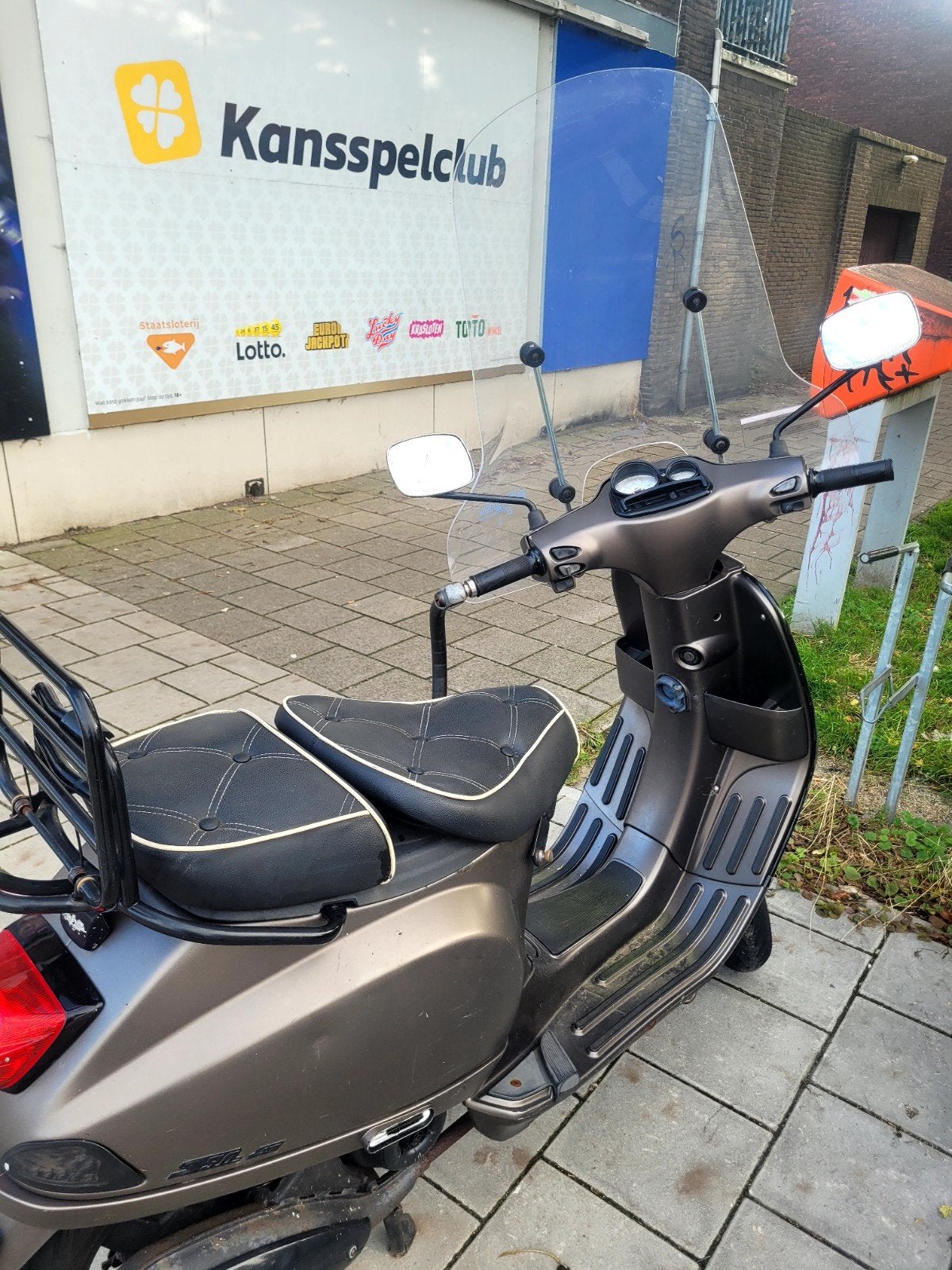 vespa s50 sport 2013 grijs geel kenteken 4tact, Ophalen, Gebruikt, Overige typen, Vespa