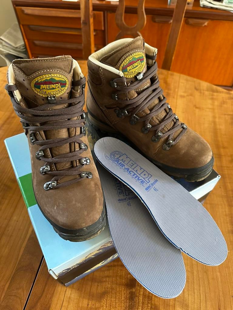 Meindl Borneo 2 mfs lady / dunkelbraun / bergschoenen zgan, Ophalen of Verzenden, Zo goed als nieuw, Schoenen