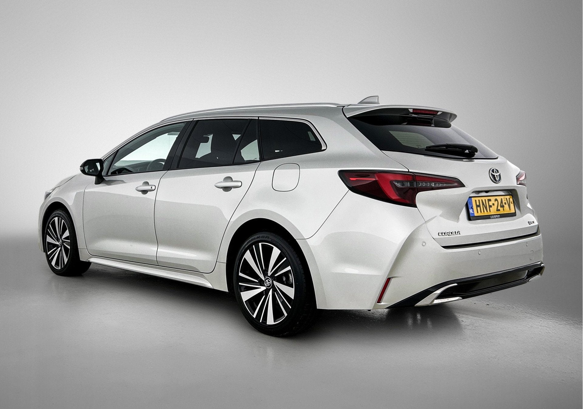 Toyota Corolla Touring Sports Hybrid 140 Dynamic | NL dealer, Auto's, 450 kg, 4 cilinders, Origineel Nederlands, Hybride Elektrisch/Benzine