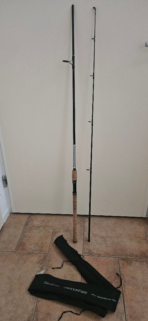 Daiwa Sweepfire SW802XHFS-AD 2,40 meter 50-180 gram, Ophalen, Nieuw, Werphengel