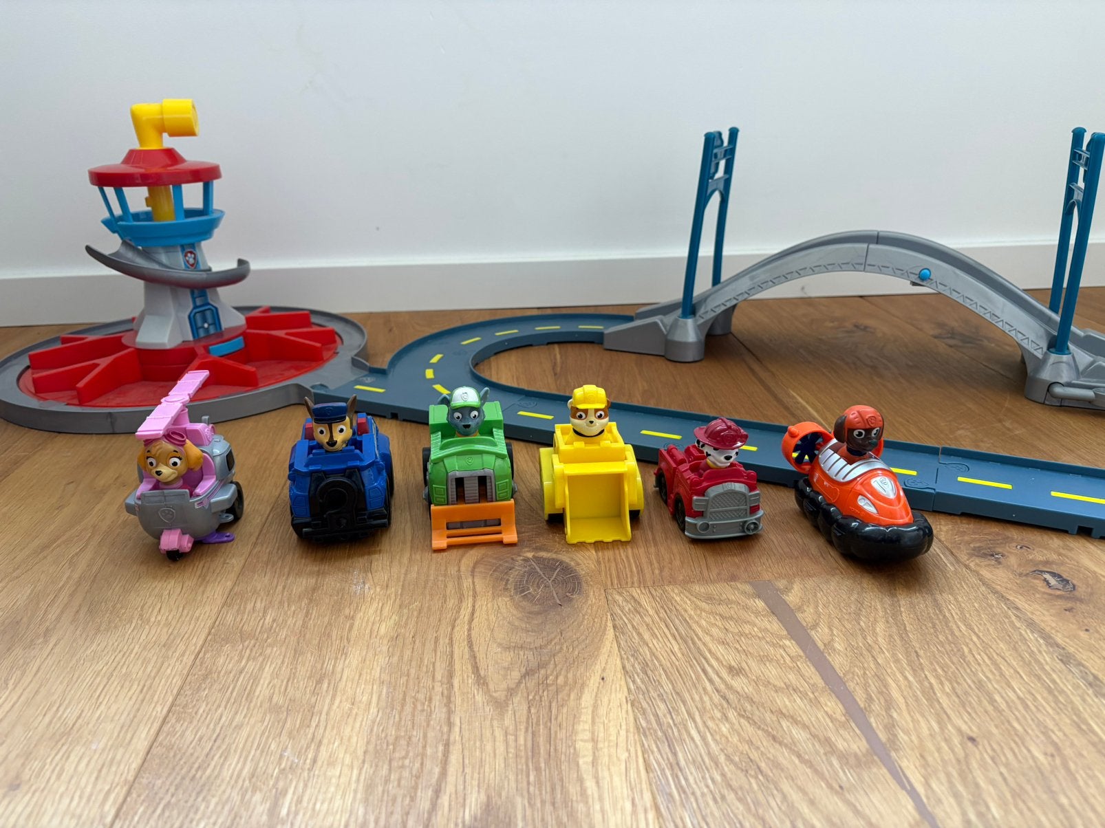 Paw Patrol uitkijktoren met brug en figuren, Ophalen