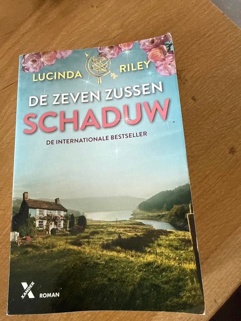 De Zeven Zussen: Schaduw - Lucinda Riley (Roman), Boeken, Ophalen of Verzenden, Zo goed als nieuw, Europa overig